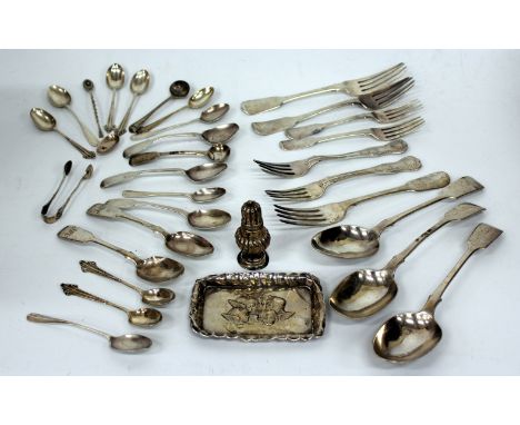 A QUANTITY OF MISCELLANEOUS SILVER ITEMS to include Georgian tablespoons, an Irish silver table fork, teaspoons, a pin dish, 