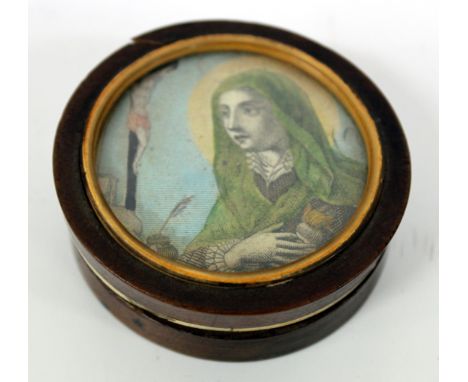 AN ANTIQUE CONTINENTAL TURNED WOODEN SNUFF BOX set with a religious printm 6cm diameter
