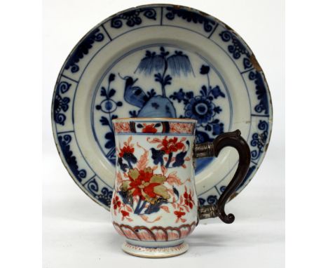 AN 18TH CENTURY CHINESE IMARI TANKARD of baluster form, white metal wooden C scroll handle, 14.5cm tall together with Dutch D