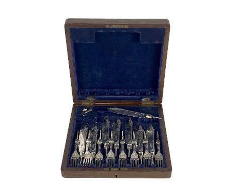 A George V silver fish knife and fork set for six in fitted box. Lacking handles, Sheffield 1921, 12 toz.