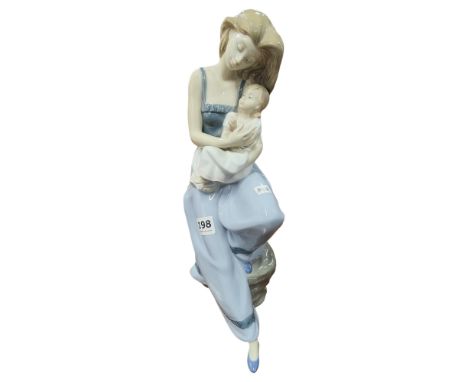 LARGE NAO FIGURE 'MOTHER &amp; CHILD' - APPROX 14 INCHES 