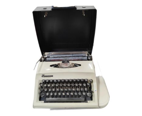 VINTAGE TYPEWRITER 