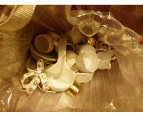 Bag of mixed ceramic tea ware, napkin rings, lamp etc.