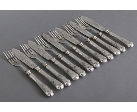 Silber Fischbesteck ¨Watty¨ - Deutsch, um 1900, Jugendstil-Rankendekor, ziselierte Klingen und Zinken, Griffenden monogrammie