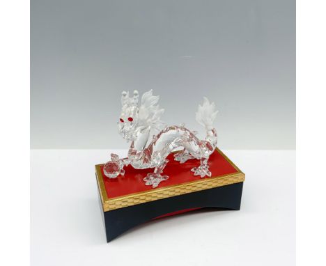 Available during 1997, the Dragon was the second of the Fabulous Creatures trilogy, and is made from mainly from clear crysta