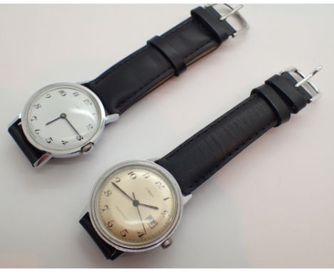 Two gents Timex wristwatches CONDITION REPORT: Both items are working at lotting.