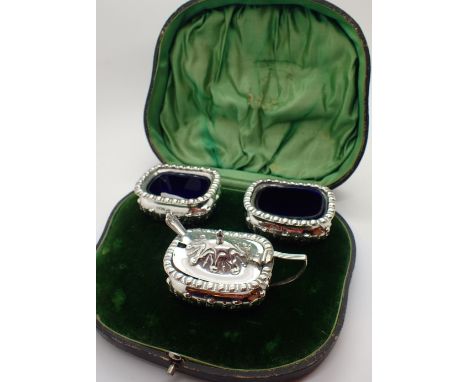 Cased silver cruet set Walker and Hall Sheffield 1905 