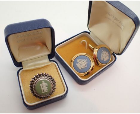 Wedgwood cufflinks and a silver ring