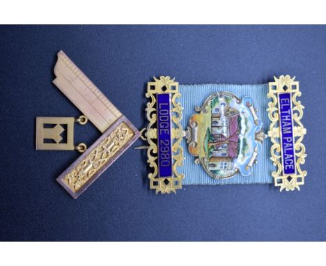 A cased Masonic 9ct gold and enamel medal, to 'Past Master, W Bro J W Tanner, Eltham Palace Lodge, No. 2980', total weight 47