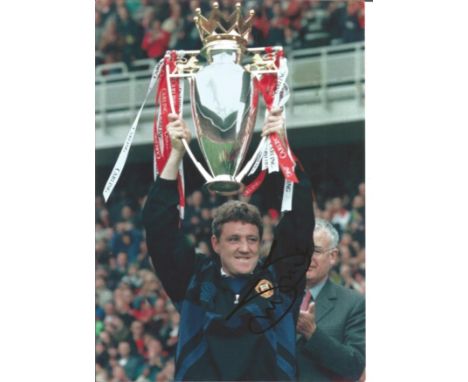 Football Steve Bruce signed 12x8 colour photo pictured lifting the Premier league trophy while captain of Manchester United. 