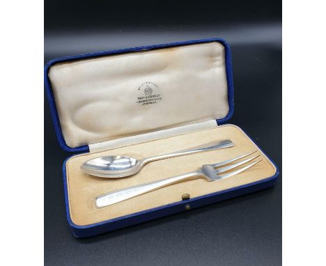 Mappin &amp; Webb 1938 silver spoon and fork set. Length 15cm. Total weight 78 grams