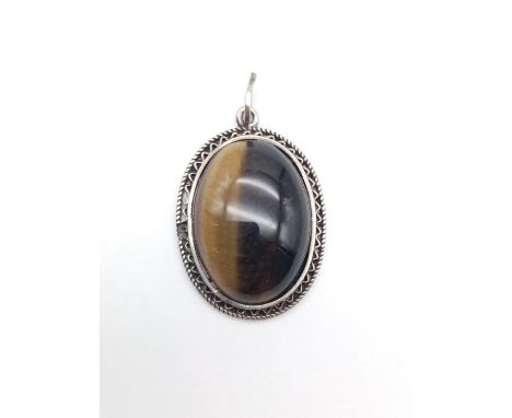 Tiger eye silver vintage pendant, weight 7.9g and 3.5cm drop 