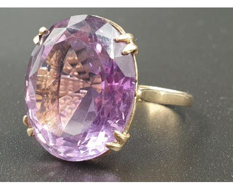 9ct yellow gold large amethyst ring, weight 6g and size P1/2 