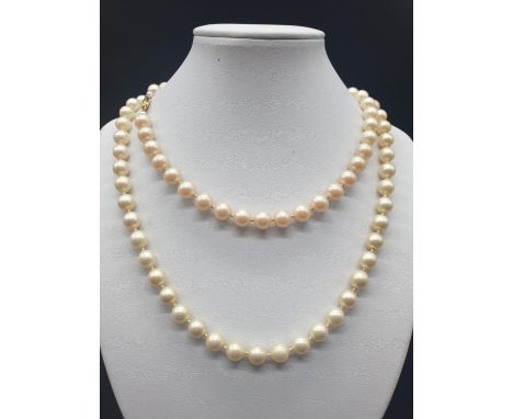 A Belle Epoque Majorca pearl necklace with a 14 carat clasp, on multi silk string with individually knotted pearls. Necklace 