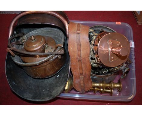 A box of miscellaneous metalwares to include; copper helmet shaped coal scuttle, pair of turned brass candlesticks etc 