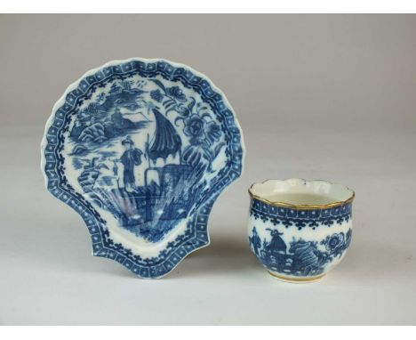 A Caughley shell-shaped pickle dish and artichoke-form ice cup, lacking covercirca 1780-85transfer-printed in underglaze blue