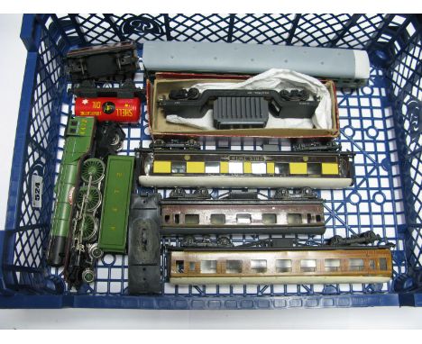 A Trix "OO" Gauge/4mm 4-6-2 Class A3 L.N.E.R Green "Flying Scotsman", R/No. 4472 (spares or repair) - plus three Trix coaches