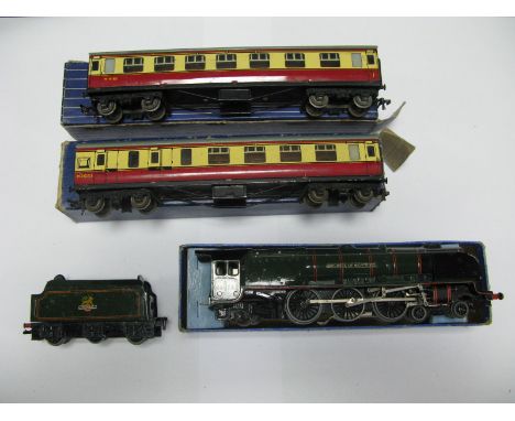 Hornby Dublo 3 Rail "Duchess Class 4-6-2 Steam Locomotive and Six Wheel Tender, BR Gloss Green "Duchess of Montrose" R/No 462