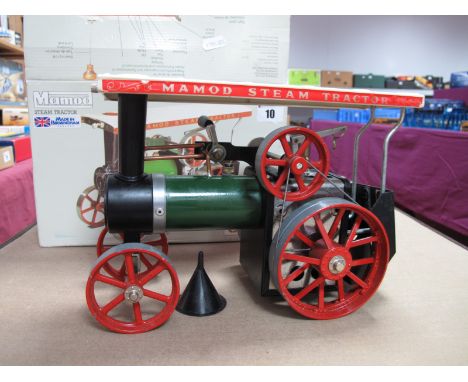 A Mamod TE1A Live Steam Traction Engine-Boxed. Complete with burner and funnel but missing steering rod- finished in green/bl