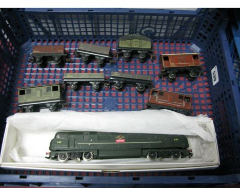 OO Scale Trix T.T.R 2 Rail "Warship" Bo-Bo Diesel Locomotive, BR Green "Vanguard" R/No D801, custom box, good condition, plus