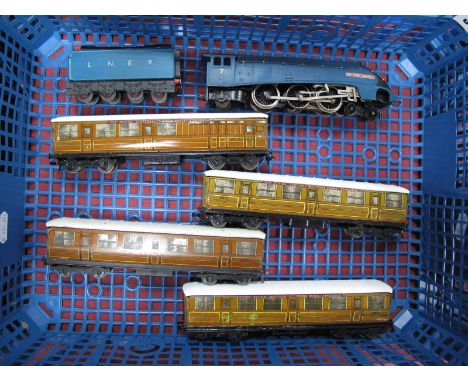 Hornby Dublo 3 Rail 4-6-2 Class A4 Steam Locomotive and Eight Wheel Tender LNER Blue, ''Sir Nigel Gresley'' R/NO 7 - Good unb