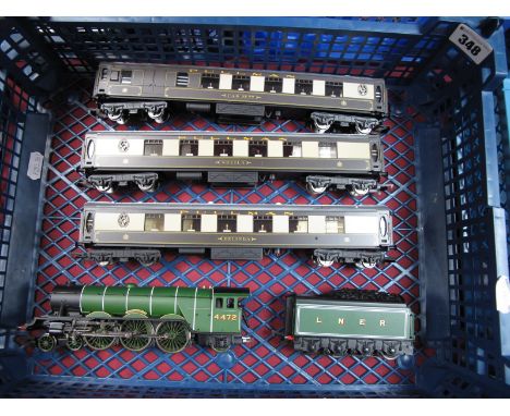 Hornby "OO" Gauge/4mm (China) Class A3 4-6-2 Steam Locomotive and Eight Wheel (Powered) Tender, LNER Green "Flying Scotsman" 