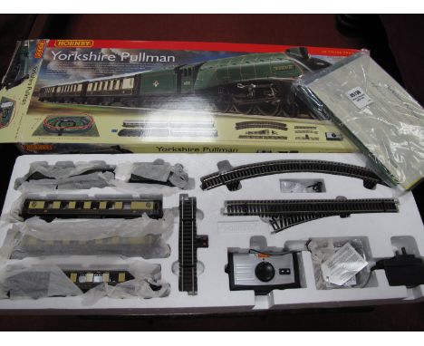 Hornby ''OO'' Gauge/4mm Ref 1136 ''Yorkshire Pullman'' Train Set- Boxed. Comprising  Class A4 4-6-2 Steam locomotive and eigh