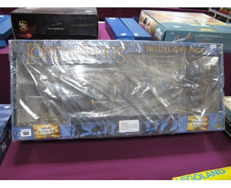 A Toybiz The Lord of The Rings, The Fellowship of The Ring Nine Figure Deluxe Gift Pack, including plastic figures Fredo Bagg