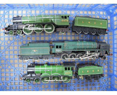 Three Triang "OO" Gauge/4mm Steam Locomotives Unboxed, 4-6-2 Flying Scotsman, LNER Green R/No 4472, fair. Class 9F 2-10-0 BR 