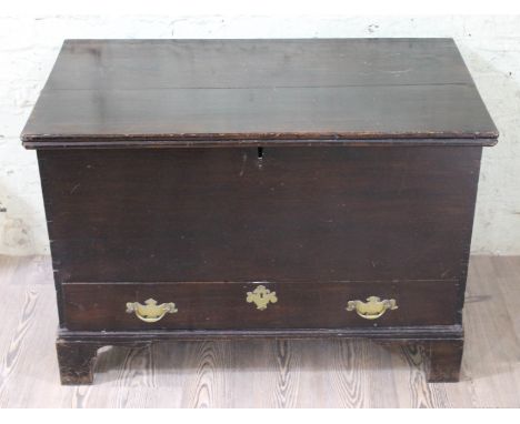 A Georgian oak mule chest with bracket feet, width 94cm, depth 53cm & height 66cm.