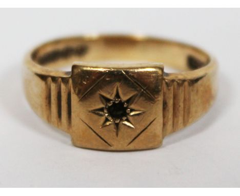 A hallmarked 9ct gold ring, wt. 5.6g, size R.