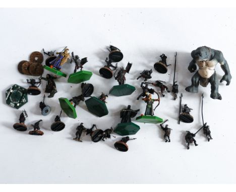 This is a lot of LORD OF THE RINGS miniatures made by CITADEL.
