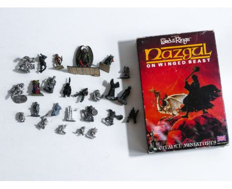 This is a lot of LORD OF THE RINGS miniatures made by CITADEL in the 1980's. Includes GANDALF, HOBBITS and other TOLKIEN char
