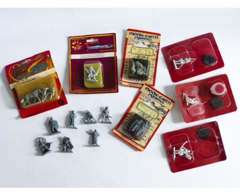 This is a lot of LORD OF THE RINGS fantasy miniatures made by MITHRIL, GRENADIER etc in the 1980's.