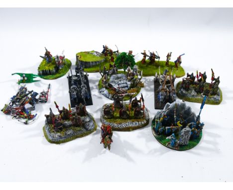 This is a lot of ELF miniatures made by GAMES WORKSHOP, RAL PARTHA, GRENADIER etc for use with WARHAMMER, DUNGEONS &amp; DRAG