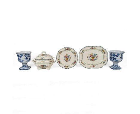 Spode collectables, to include a pair of Limited Edition 199/750 Blue and White Jardiniere from the British Flower range (Sta