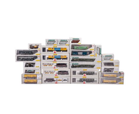 u.a. DINGLER/LIMA/SACHSENMODELLE Konvolut aus 4 Lokomotiven und 23 Postwagen, Spur H0, aus der Edition 'Deutsche Post', darun
