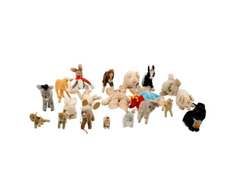 STEIFF 21-tlg Konvolut Hasen, Haus- und Hoftiere, 2. H. 20. Jh. Mit Knopf und Fahne: 2 x Hase Snuffy, schwarz und grau, 1x 'M