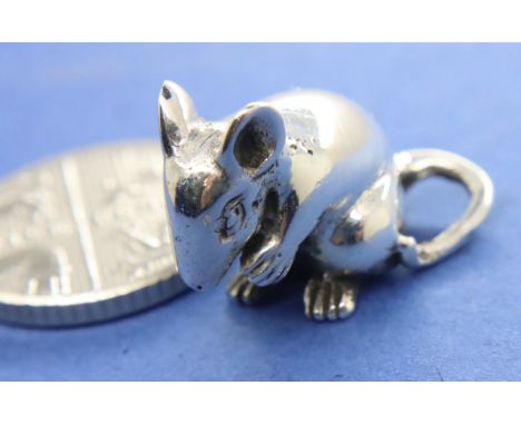 925 silver miniature mouse, H: 12 mm, 6.2g. P&amp;P Group 1 (£14+VAT for the first lot and £1+VAT for subsequent lots) 