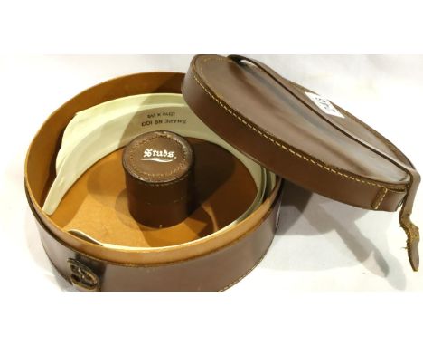 Leather collar and stud case with contents, D: 20 cm. P&amp;P Group 2 (£18+VAT for the first lot and £3+VAT for subsequent lo