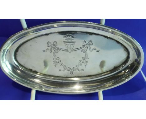 Hallmarked silver pin dish, 42g L: 12 cm. P&amp;P Group 1 (£14+VAT for the first lot and £1+VAT for subsequent lots) 