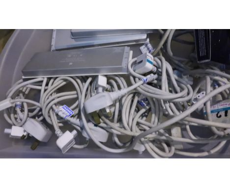 Mixed Apple MacBook charging leads, batteries etc. P&amp;P Group 2 (£18+VAT for the first lot and £3+VAT for subsequent lots)