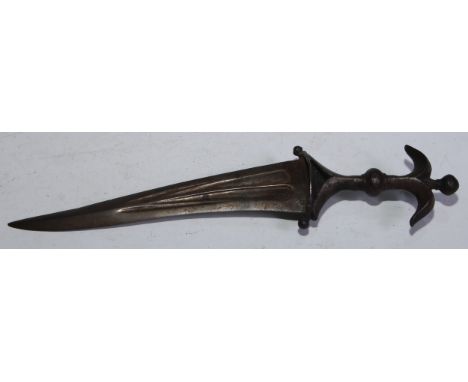 An Indian steel chilanum or khanjarli dagger, 22.5cm serpentine fullered blade, oval guard with bud quillons, bifurcated hilt