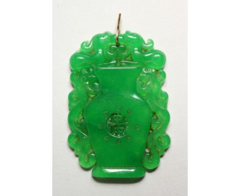 A CARVED JADE URN SHAPED PENDANT.