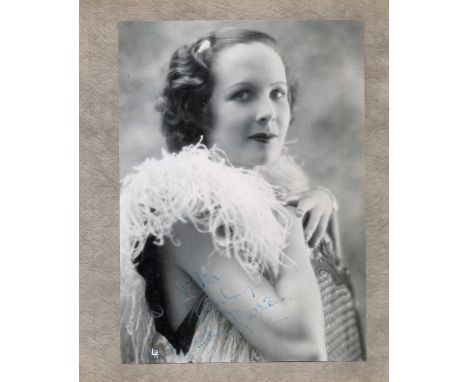 Wendy Barrie signed 8x6 vintage photo. Dedicated. Good condition Est.