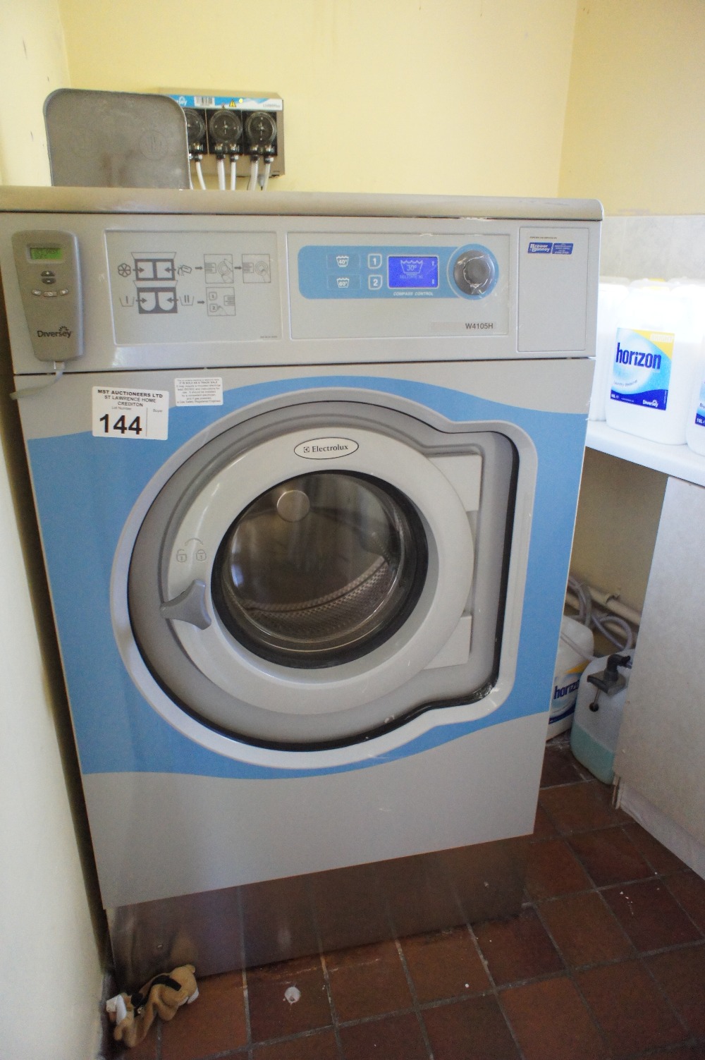 1 Electrolux W4105H, 3 phase commercial washing machine with soap