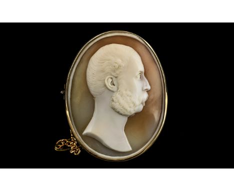 An Extremely Fine - Georgian Period Antique Carved Cameo Depicting a Portrait Bust of a Noble Gentleman In The Prussian Style