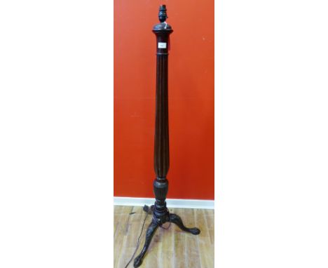 An Edwardian mahogany standard lamp, with fluted support and claw feet 