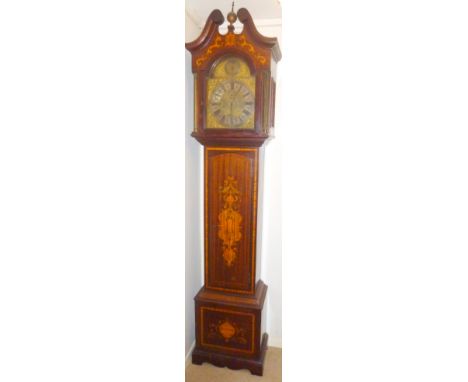 LATE VICTORIAN LONGCASE CLOCK WITH A GILT BRASS DIAL, SILVERED CHAPTER RING WITH BLACK ROMAN NUMERALS AND A CHIME/STRIKE SILE