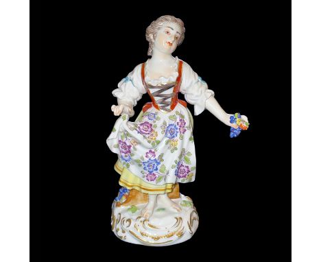 Gärtnerkind mit Traube (Meissen, 20.Jh.)Bunt mit Gold staffiert; auf rundem Sockel; Modell-Nr. 60301 sowie 86 L; H: 12 cm; ni